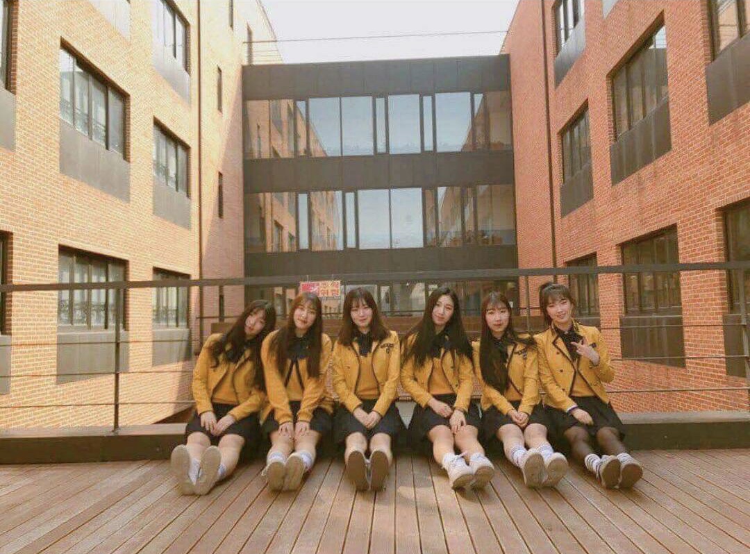 一度は憧れる アイドルたちも着用する 韓国の芸術高校の制服を詳しく紹介 韓国情報サイトmanimani